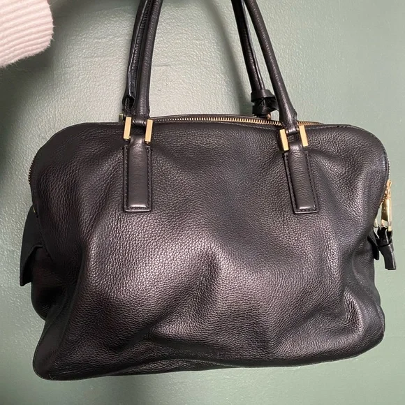 Tory Burch- Black Leather Handbag with gold hardware and tassels embossed logo - Picture 3 of 17